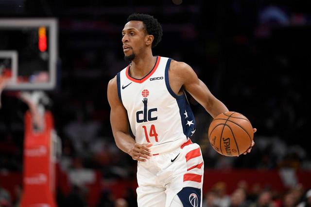 何时能兑现天赋？曾凡博关键2罚全丢葬送比赛