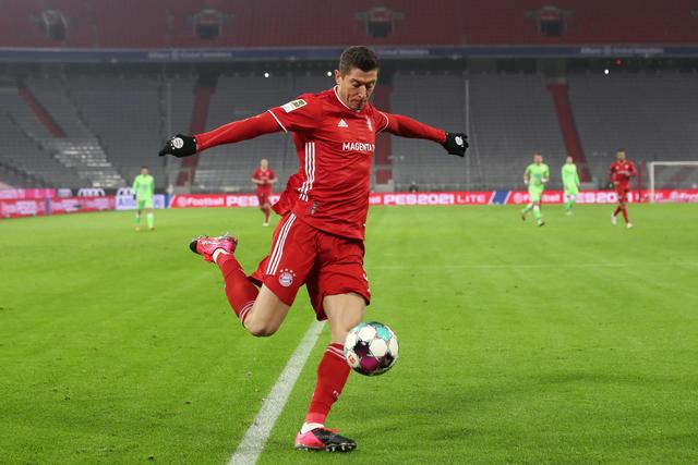 詹姆斯连4场三双浓眉40+12 湖人险胜马刺4连胜